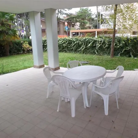 Family Vacation With Porch In Apartment *