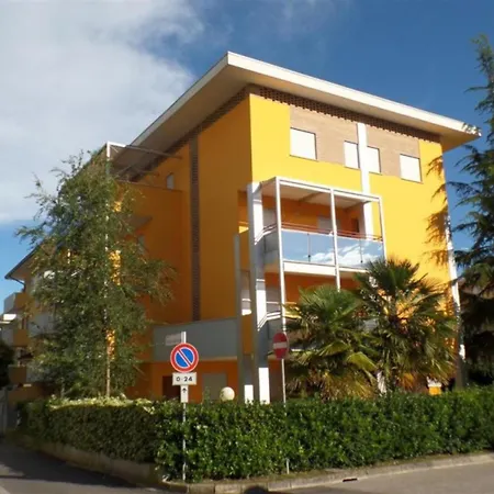 Family Vacation With Porch In Apartment