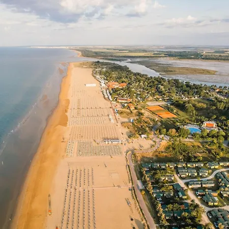 Family Vacation With Porch In Bibione